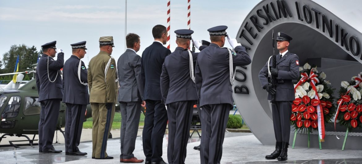 Prezydent: pochylamy głowy przed patriotyzmem żołnierzy spod znaku biało-czerwonej szachownicy