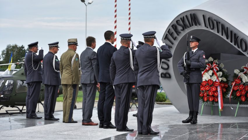 Prezydent: pochylamy głowy przed patriotyzmem żołnierzy spod znaku biało-czerwonej szachownicy