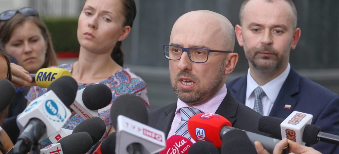 Łapiński o hasłach na pomnikach: można wyrażać poglądy inaczej