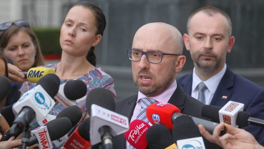 Łapiński o hasłach na pomnikach: można wyrażać poglądy inaczej