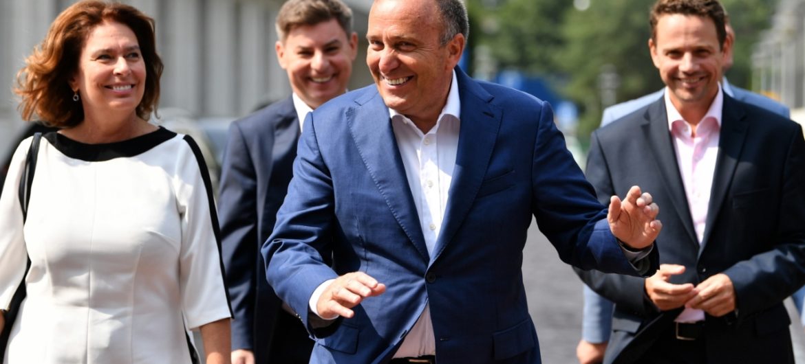 Nawet w taki dzień nie potrafią się powstrzymać? Schetyna i przystawki jątrzą w polskie święto