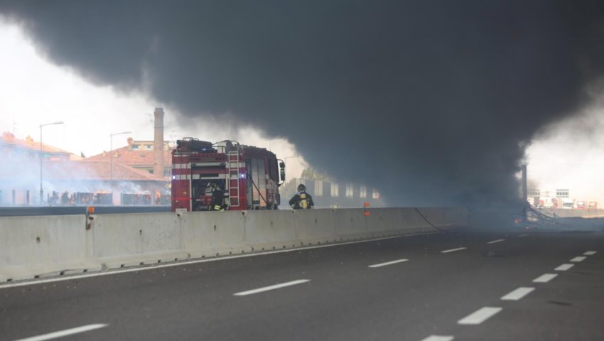 Tir eksplodował na środku autostrady – są zabici i ranni