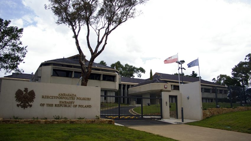 Kolejny raz padło sformułowanie „polski oboz śmieci . Ambasada RP w Australii protestuje