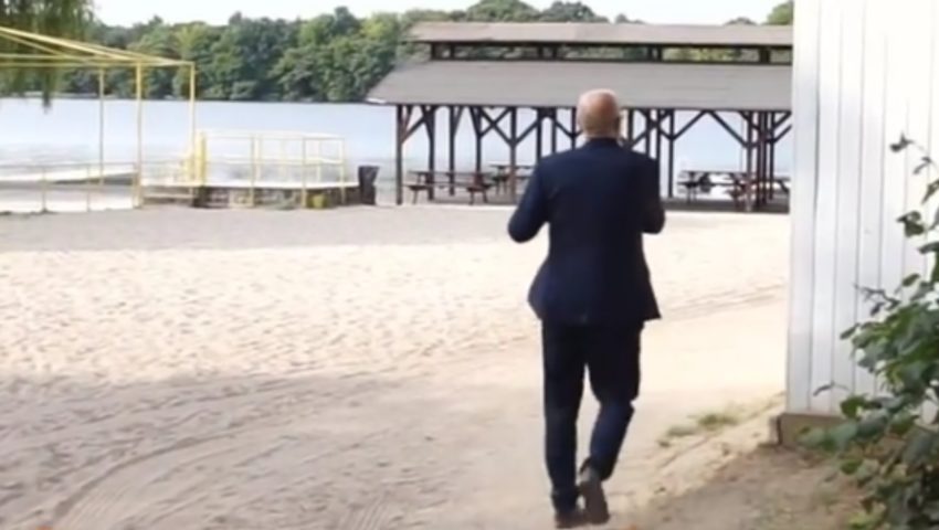 Polska powiatowa w pigułce. Pijany burmistrz ucieka przed swoim zastępcą