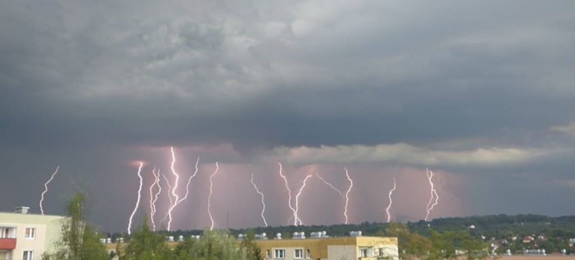 Ponad 700 interwencji strażaków po gwałtownych burzach