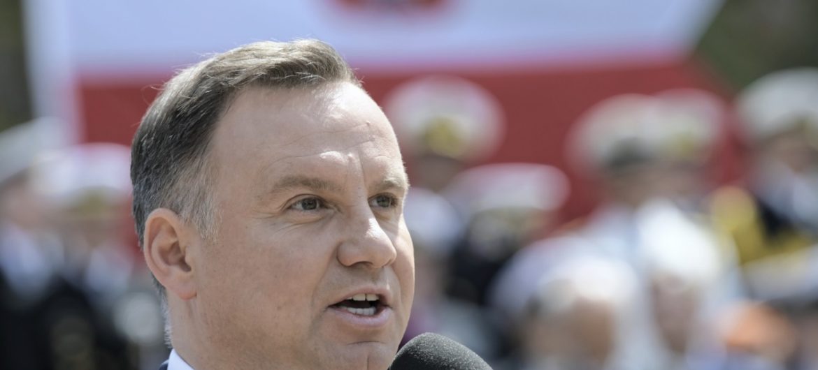 "Prosimy o dużo selfików na insta". Andrzej Duda obiektem kpin ze strony Nowoczesnej