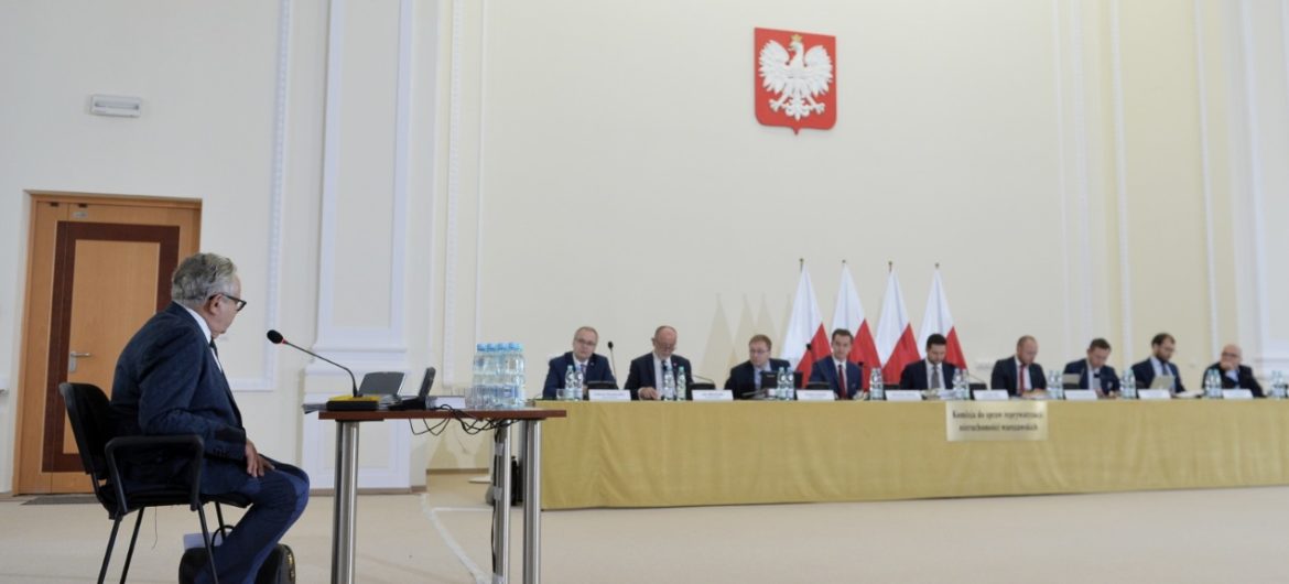 Komisja weryfikacyjna przesłuchuje świadków m.in. w sprawie Krakowskiego Przedmieścia 83
