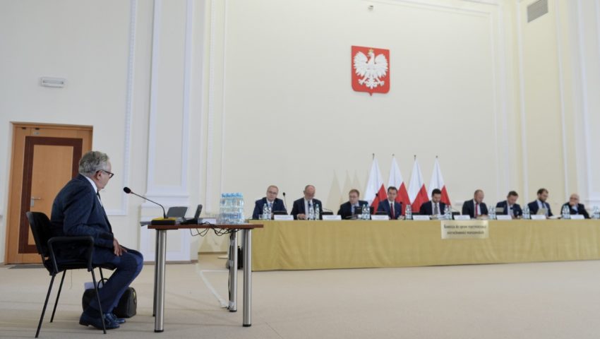 Komisja weryfikacyjna przesłuchuje świadków m.in. w sprawie Krakowskiego Przedmieścia 83