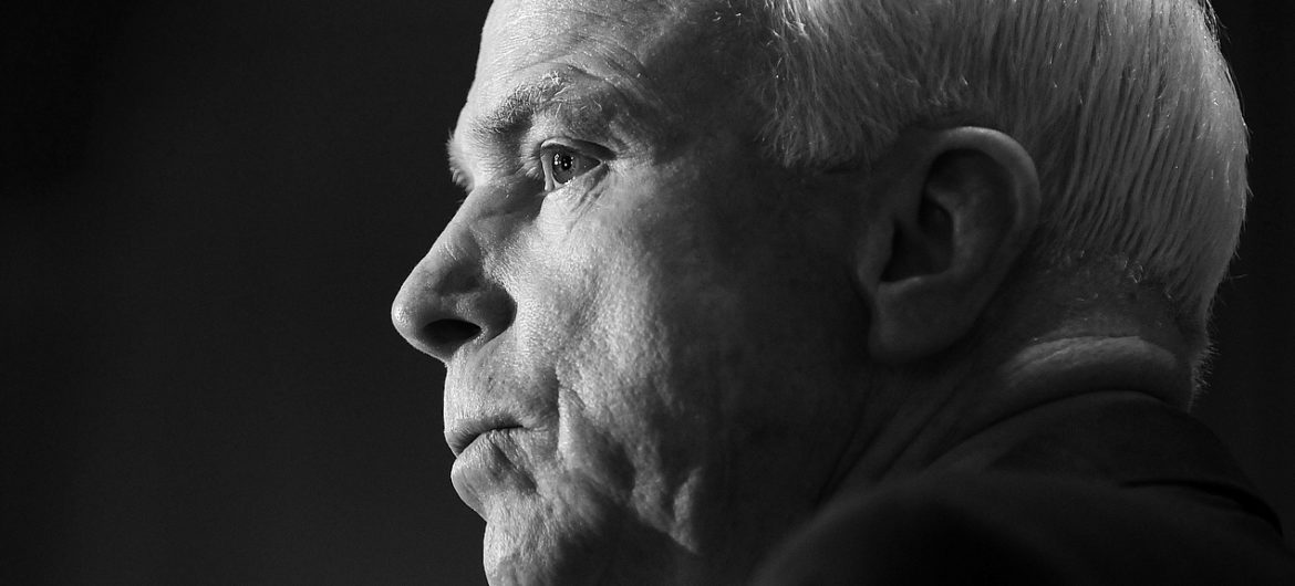Polscy politycy żegnają Johna McCaina: był wielkim przyjacielem Polski
