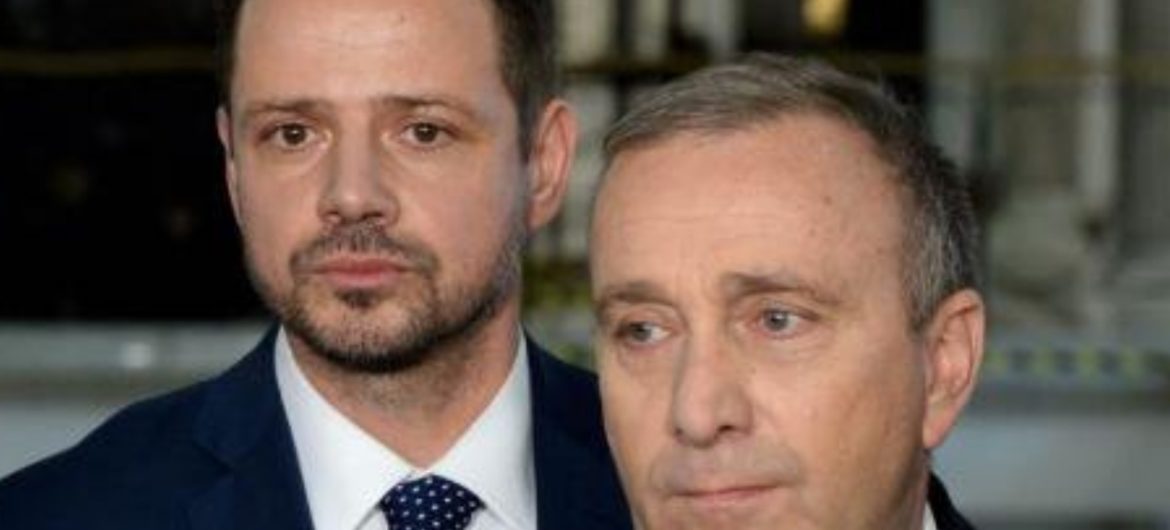 Trzaskowski chwali się aktywnością, której nie ma? W kandydata PO zdaje się nie wierzyć nawet Grzegorz Schetyna