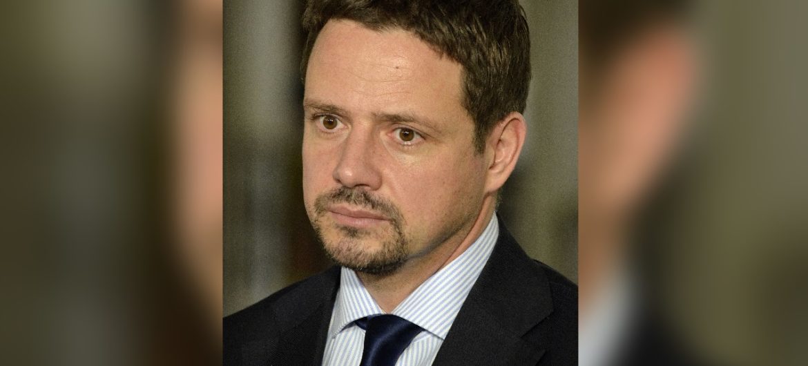 Akcja z zaklejaniem drzwi przez Trzaskowskiego była ustawką? Tomczyk publikuje SMS-a kobiety, której polityk „pomagał”