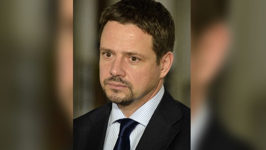 Akcja z zaklejaniem drzwi przez Trzaskowskiego była ustawką? Tomczyk publikuje SMS-a kobiety, której polityk „pomagał”