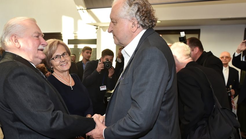 Hipokryzja Wałęsy. Cieszył się, gdy życzono mu upadku PiS. Teraz pluje na prezydenta?