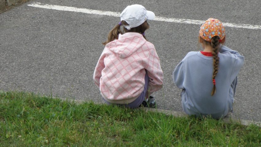 Sąd odebrał nieodpowiedzialnym rodzicom dwie córki. Były wychowywane „w zgodzie z prawami natury”