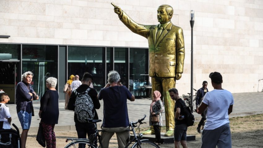Statua tureckiego prezydenta wywołała kontrowersje w Niemczech. Władze postanowiły ją usunąć