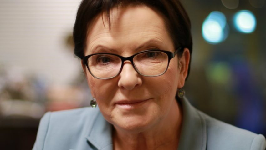 Hit! Absurdalne wpadka Ewy Kopacz. “Ludzie rzucali kamieniami w dinozaury”