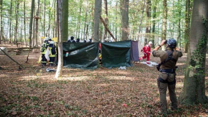 Tragedia podczas likwidacji przez policję miasteczka ekologów w Niemczech. Nie żyje młody mężczyzna