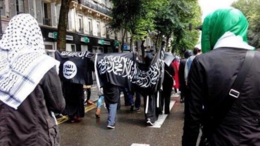 Zatrważający raport. Islam we Francji umacnia się i radykalizuje. Tymczasem Macron zupełnie milczy na ten temat