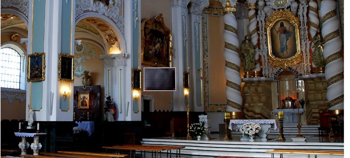 Skandal w Białymstoku! Msza Święta zakłócona przez półnagich prowokatorów