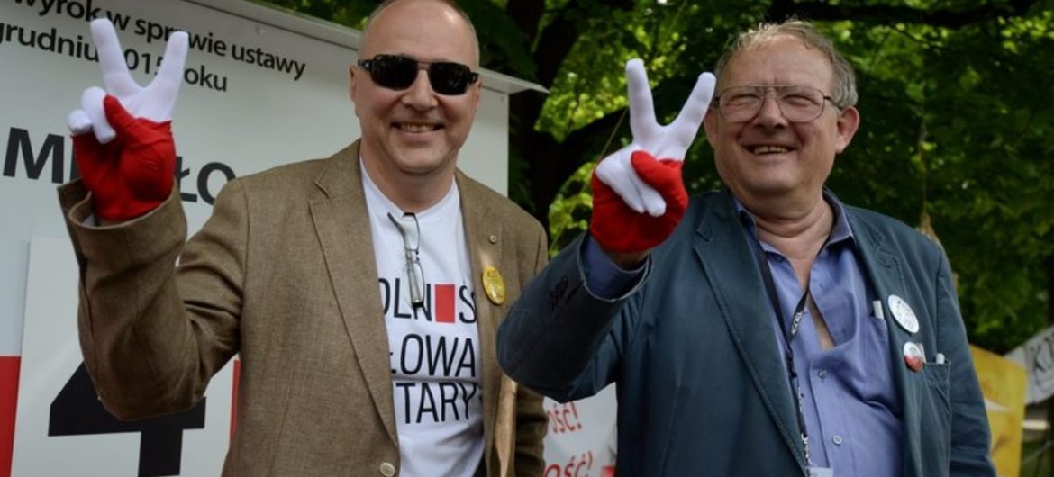 Znowu skarżą na Polskę w Europie. Redaktor „Wyborczej” straszy Francję „niedemokratyczną Polską”