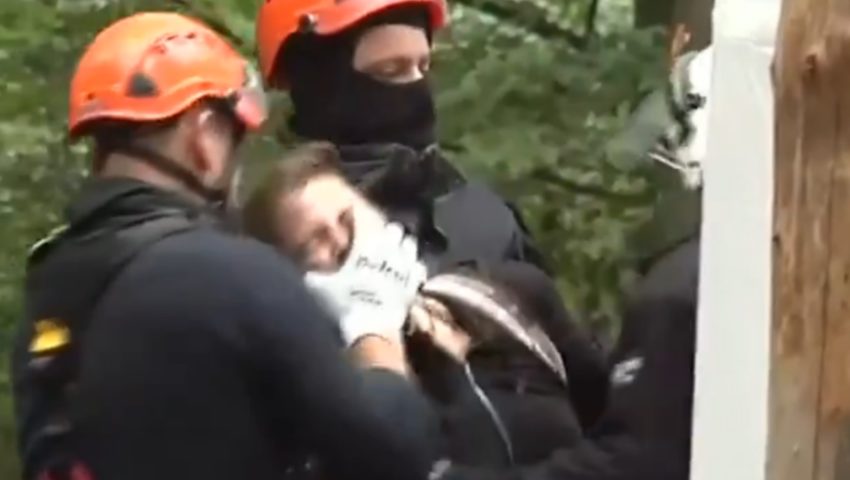 Za podobną akcję Polskę dawno by postawiła Bruksela przed TSUE. Brutalny pokaz siły niemieckiej policji wobec ekologów