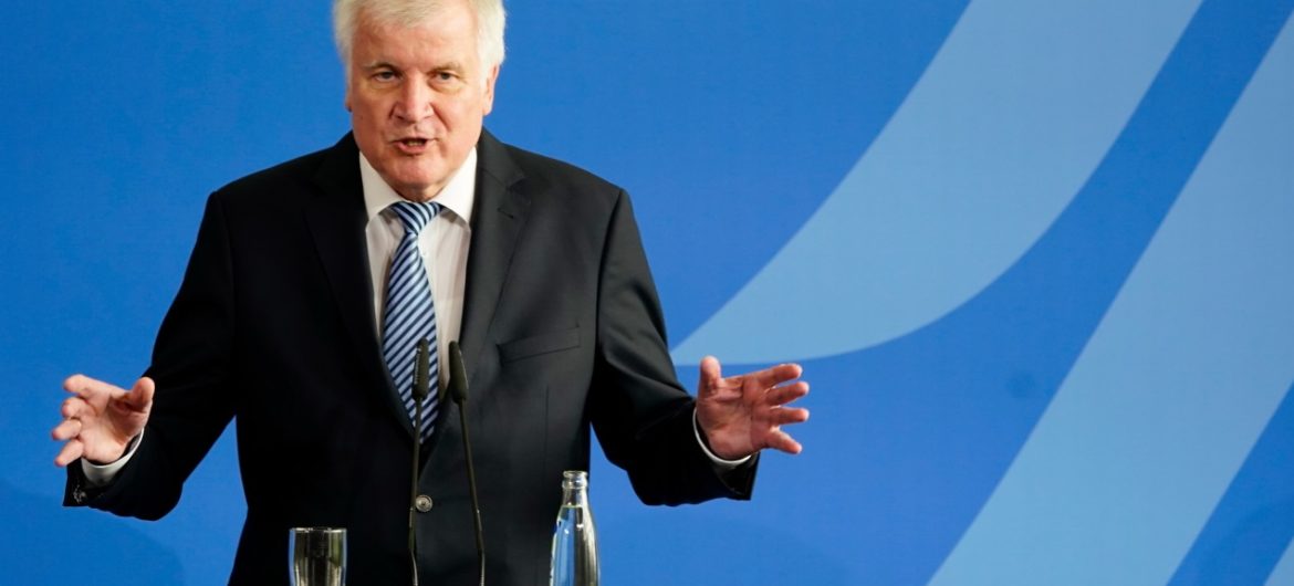 Szef Niemieckiego MSW stawia diagnozę: „Migracja matką wszystkich problemów”