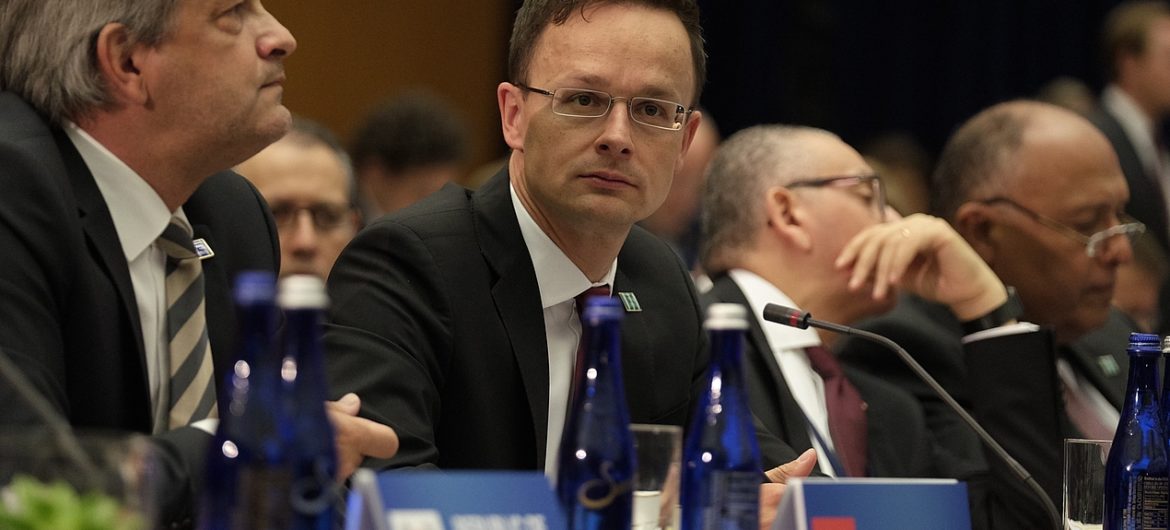 Deklaracja szefa MSZ Węgier. „Zawetujemy każdą próbę sankcji wobec Polski”