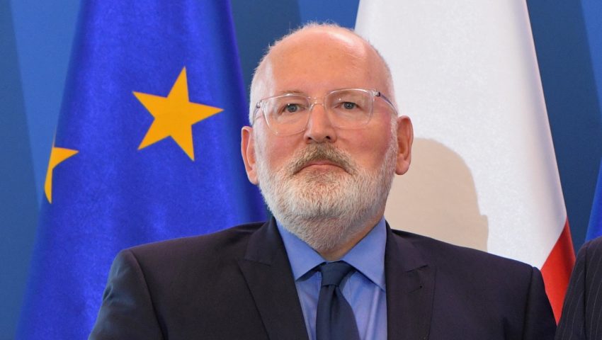 Timmermans zamierza pozwać Polskę