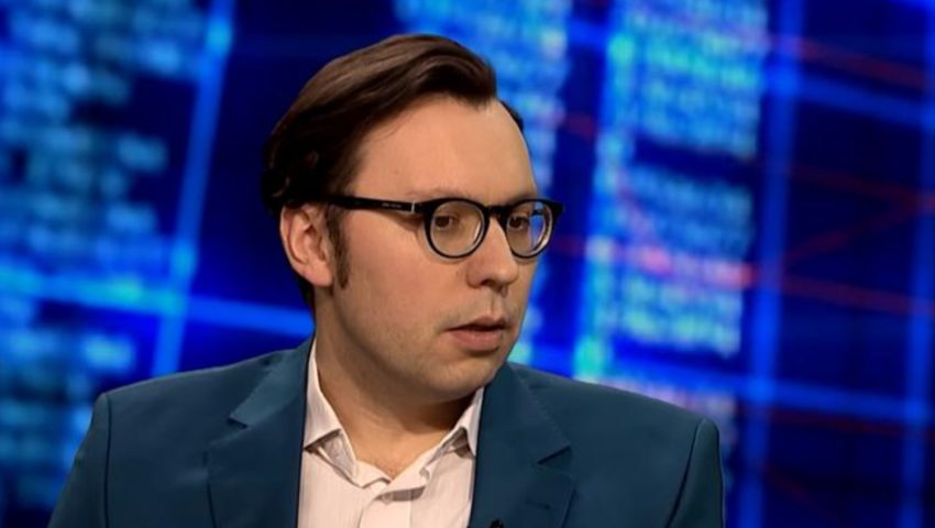Tak działają "wolne media". Dziennikarz wyleciał z pracy, bo pochwalił PiS?