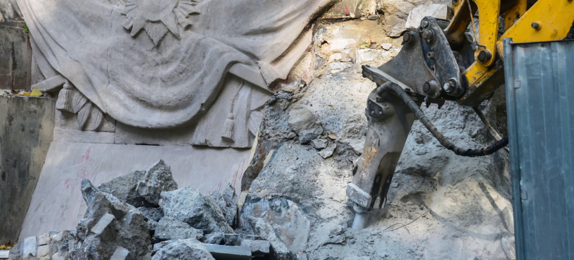 Rosja krytykuje demontaż pomnika Wdzięczności Żołnierzom Armii Radzieckiej. To „pomniki zwykłych ludzi” i „przepisywanie historii na nowo”