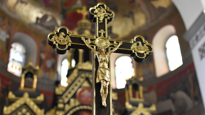 Partia “Razem” idzie na wojnę z chrześcijanami. Chcą rozliczyć Kościół z majątku