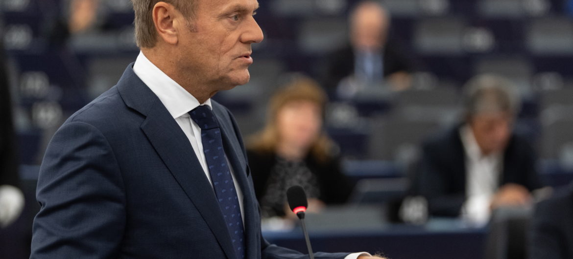 Donald Tusk zmienia front w sprawie imigrantów. “Priorytetem jest zatrzymanie ich napływu”