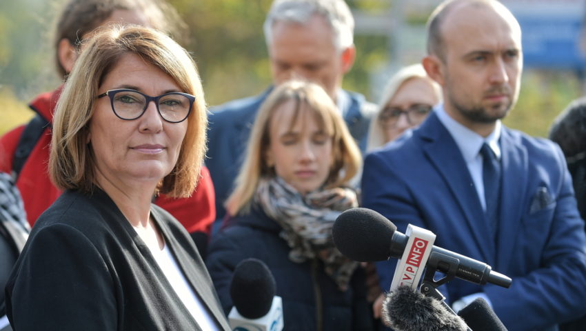 Mocny apel Mazurek do opozycyjnych mediów. “Nie padnie przepraszam, ale chociaż nie cenzurujcie tego”