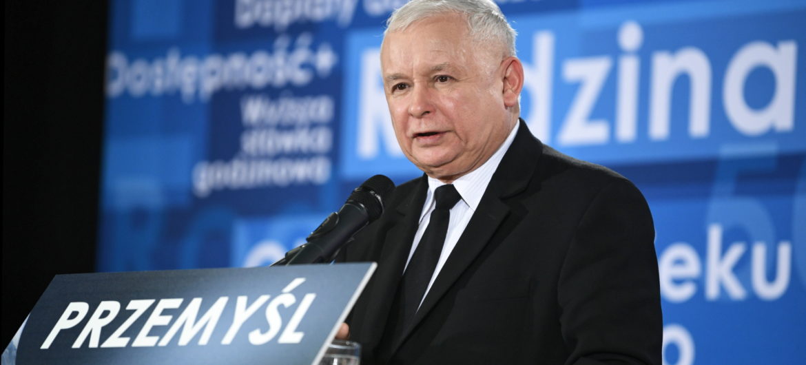 Uwaga! Ocieplanie wizerunku Jarosława Kaczyńskiego. Zdjęcie Beaty Mazurek stało się hitem w sieci