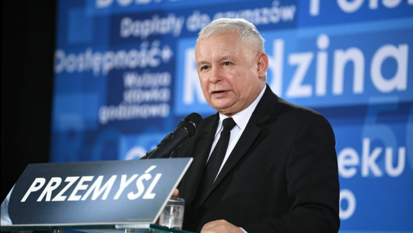 Uwaga! Ocieplanie wizerunku Jarosława Kaczyńskiego. Zdjęcie Beaty Mazurek stało się hitem w sieci