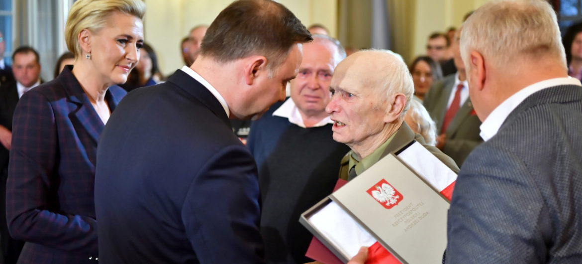 Prezydent Duda nadał polskie obywatelstwo 90-letniemu kombatantowi
