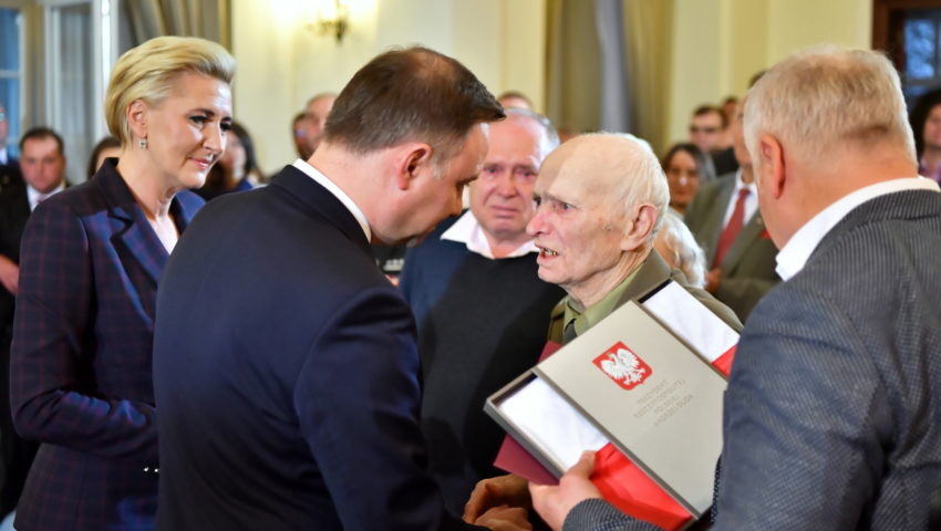 Prezydent Duda nadał polskie obywatelstwo 90-letniemu kombatantowi