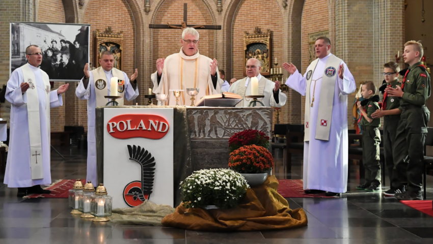 Histeria „Wyborczej”: Polacy chodzą do kościoła najczęściej w Europie