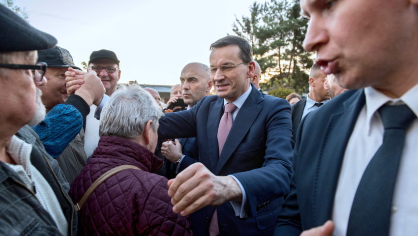 Premier: PiS patrzy na los osób, które są pokrzywdzone i którym trudniej się wiedzie