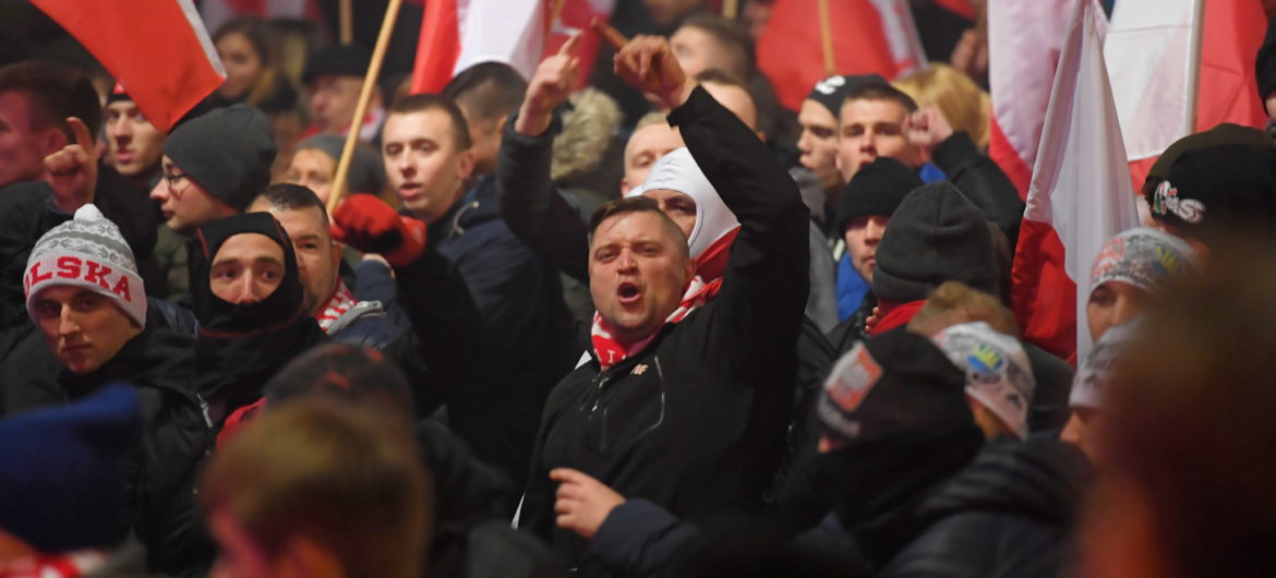 Co się stało, kiedy „faszyści” z Marszu Niepodległości natknęli się na grupę KOD-u? Uwaga, mocne sceny!