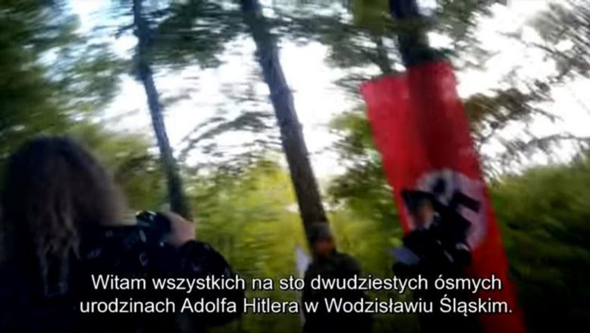 TVN “stanowczo odrzuca insynuacje”, że materiał o polskich nazistach był opłaconą inscenizacją
