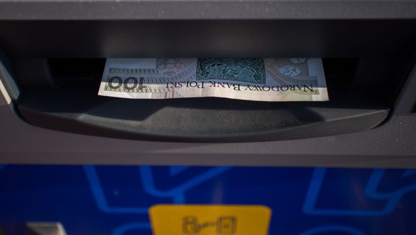 Rząd planuje podwyższyć w 2019 r. najniższe emerytury do 1100 zł