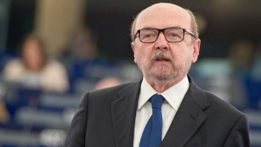 Profesor Legutko: Dyskryminacja chrześcijan w Europie ma charakter rosnący