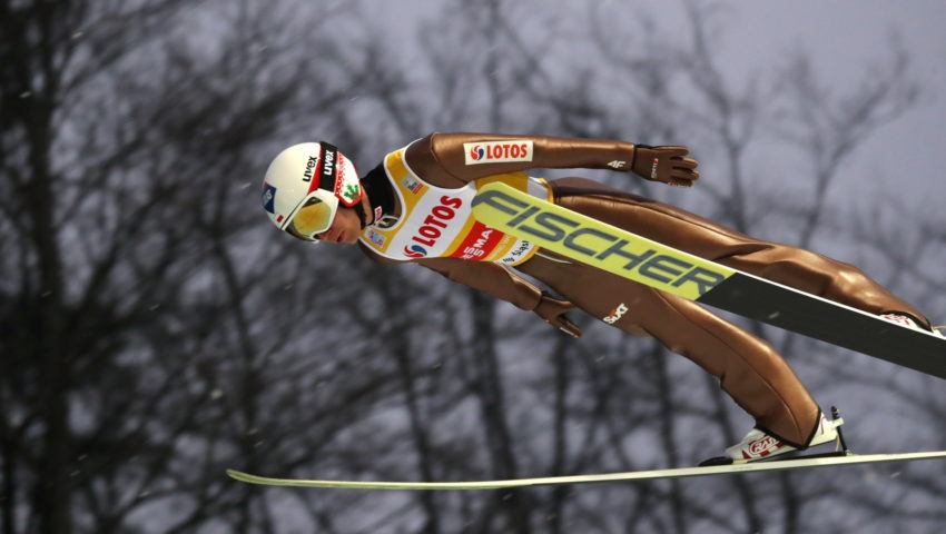 Rewelacyjny skok Kamila Stocha. Polak pobił rekord skoczni i uplasował się na podium w Sapporo