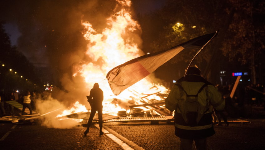 Francuski rząd reaguje na protest “żółtych kamizelek”. Będą weryfikować konta na Twitterze