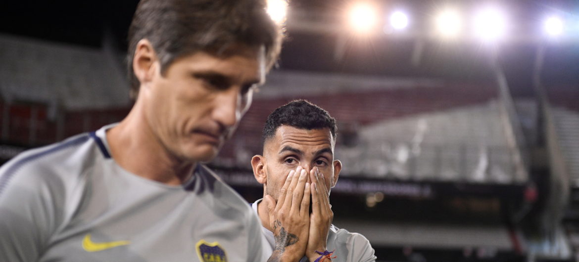 Skandal w Copa Libertadores. Piłkarza zaatakowani przez pseudokibiców. “Rana na oku, kłopoty z oddychaniem”
