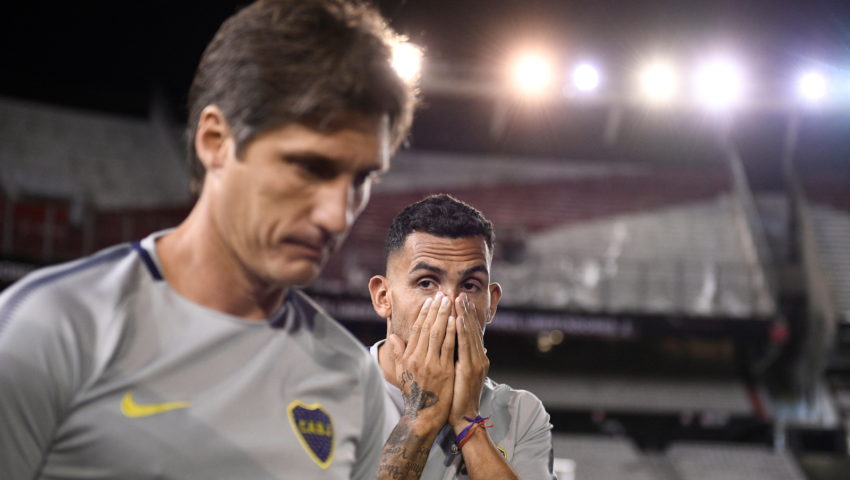 Skandal w Copa Libertadores. Piłkarza zaatakowani przez pseudokibiców. “Rana na oku, kłopoty z oddychaniem”