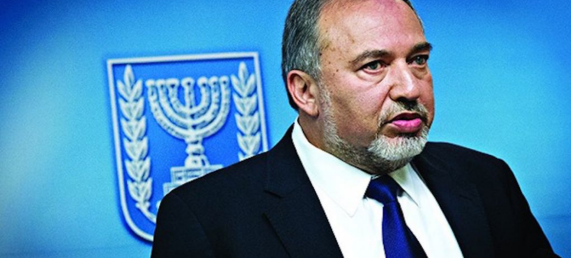 Minister obrony Izraela podał się do dymisji