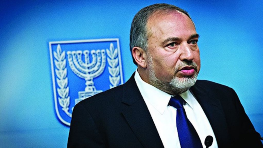 Minister obrony Izraela podał się do dymisji