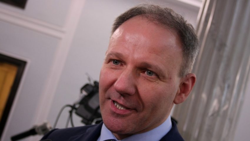 Zabawna wpadka Protasiewicza. Udostępnił film pornograficzny na Twitterze. Zobacz jak się z tego tłumaczy